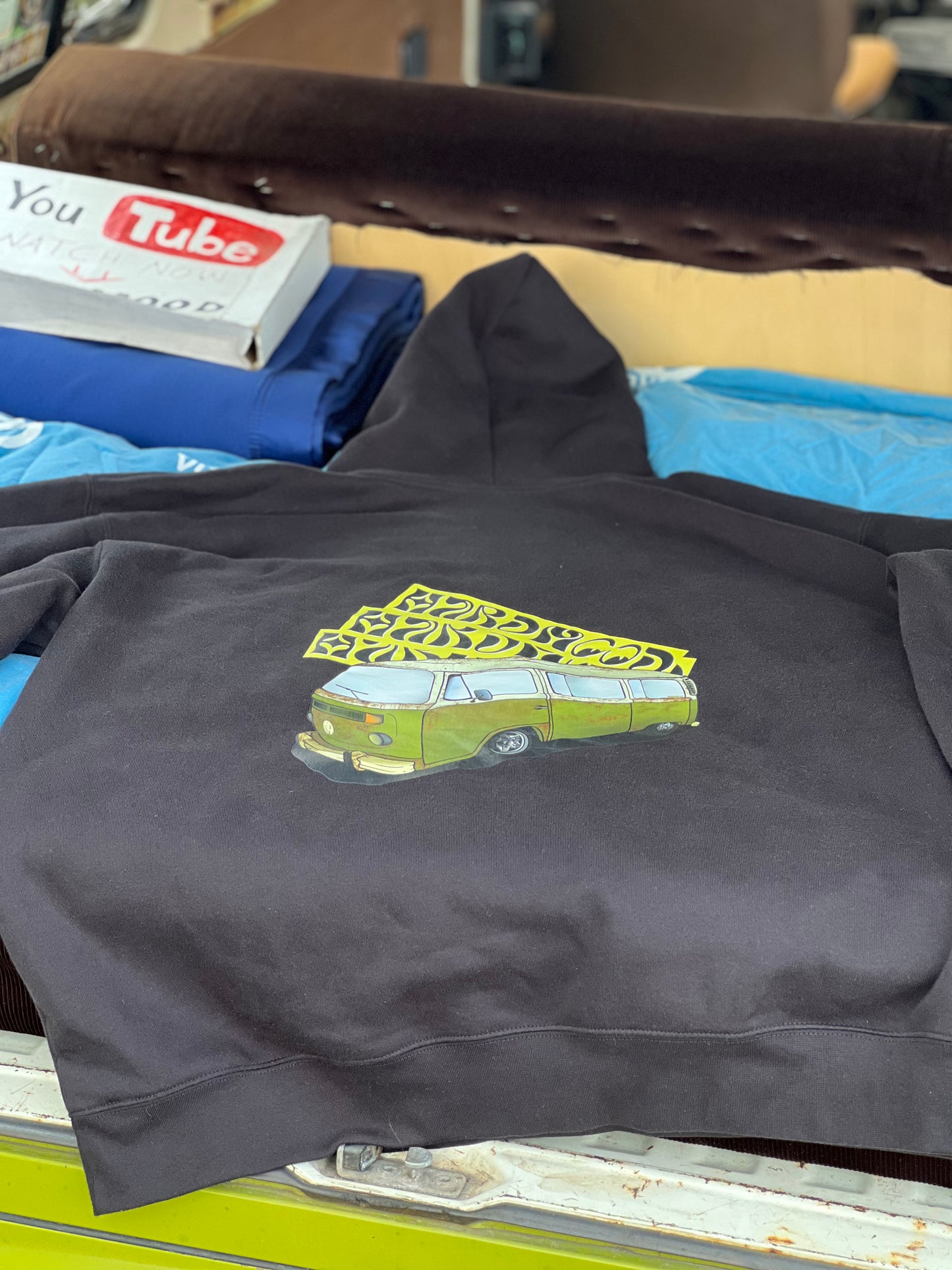 COMIC Bus Pullover